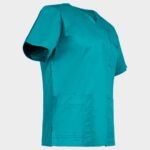 Медицинска туника CHEROKEE V-NECK LIGHT PETROL WWE4725 – удобно медицинско облекло за лекари и медицински персонал